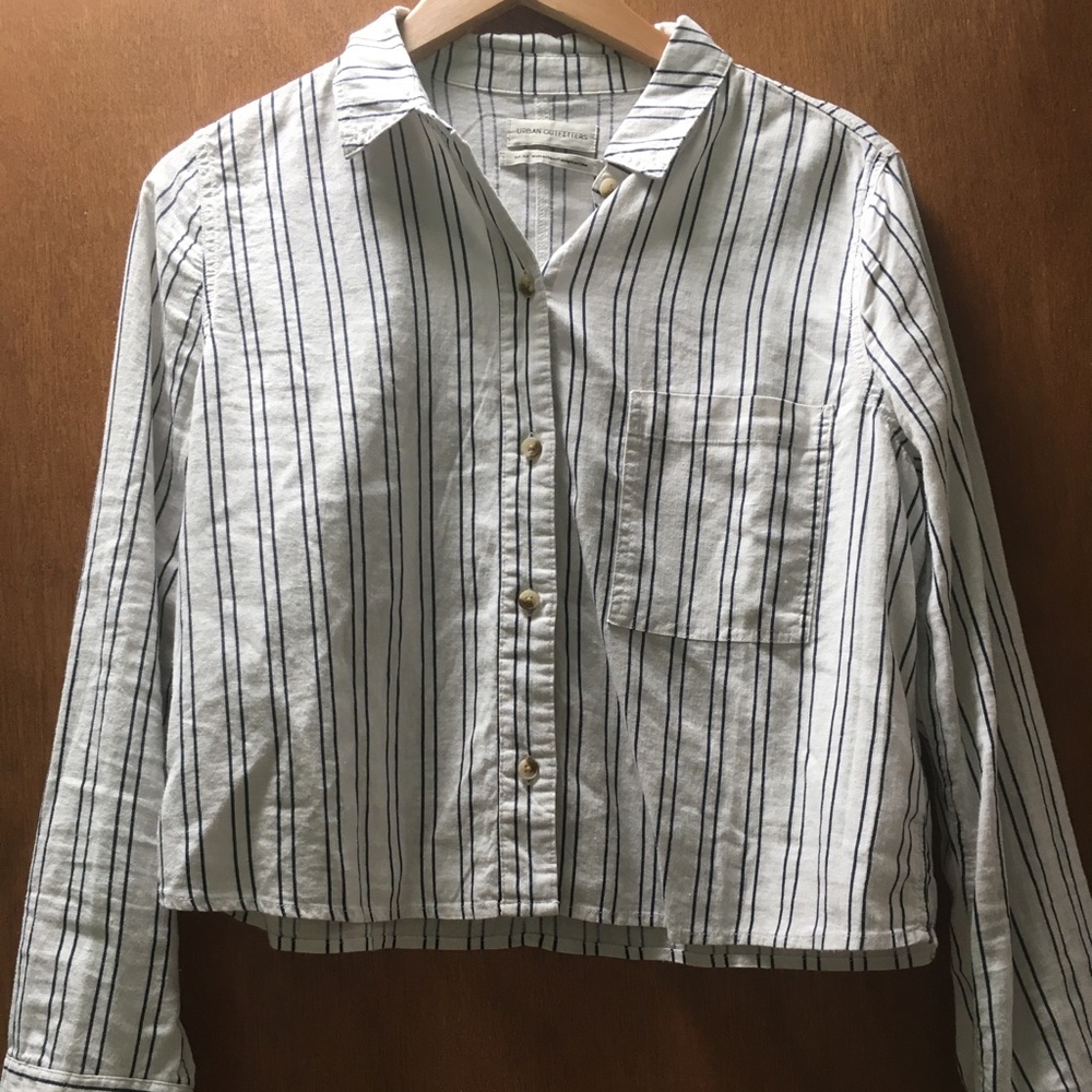 UO Cropped button up longsleeve w vertical stripes